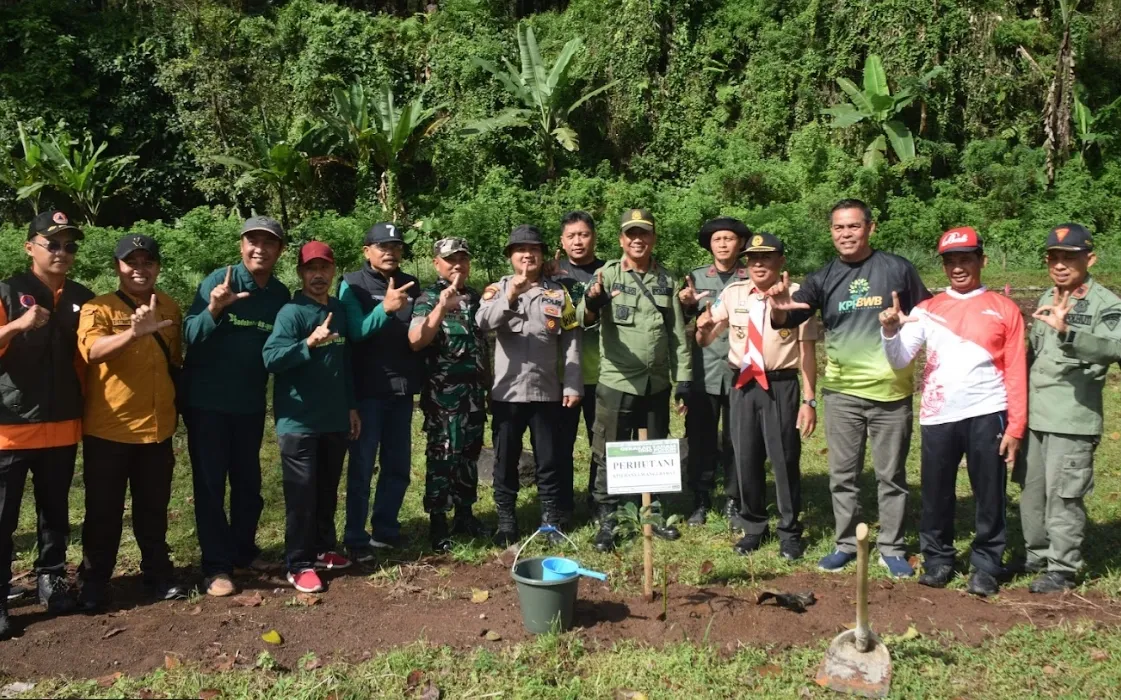 Banyuwangi Berseri Tanam 1000 Pohon di Sungai Badeng, Wujud Nyata Cinta Alam dan Tanah Air