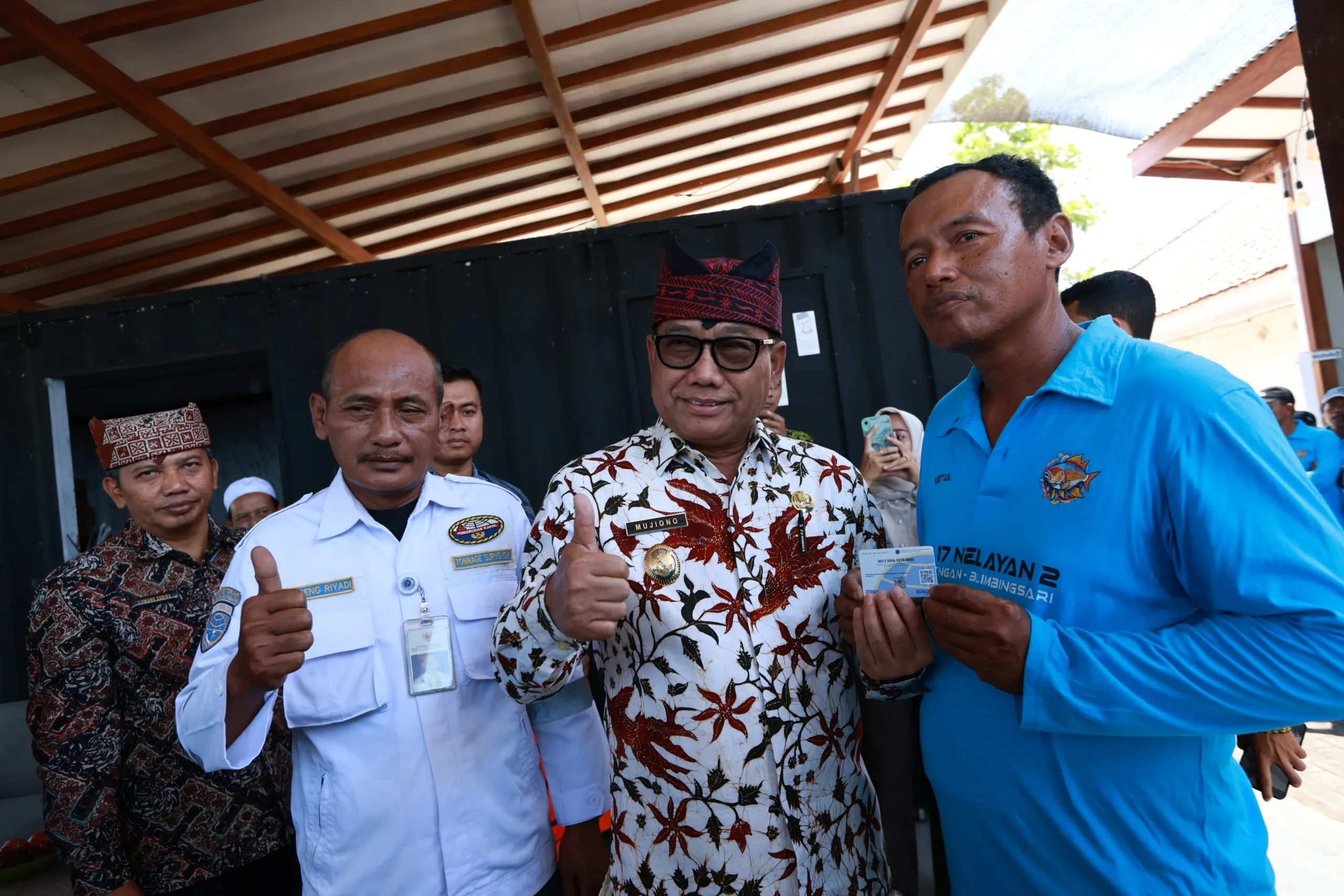 Pemkab Banyuwangi Fasilitasi Pembuatan E-PAS Kecil Kapal Nelayan dan Pemberian Bantuan Peralatan Keselamatan Pelayaran