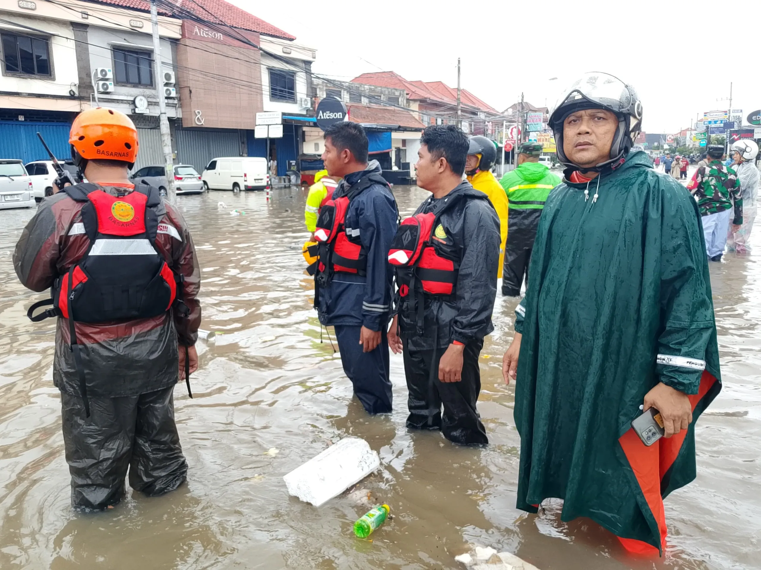 TIM SAR Gabungan Terus Berupaya Evakuasi Korban Banjir