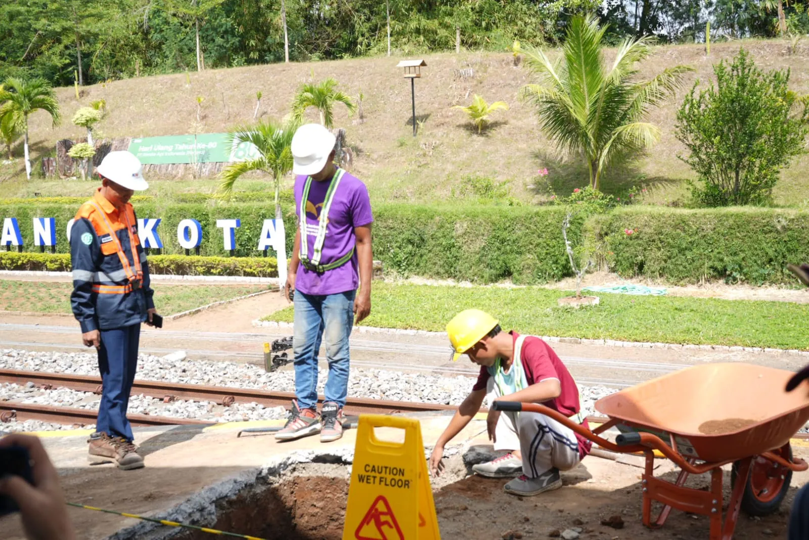 Pengguna Kereta Api ke Banyuwangi Terus Meningkat, Tiga Stasiun Direnovasi dengan Nuansa Adat Osing