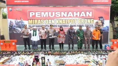 Jaga Kondusifitas Jelang Nataru, Polresta Banyuwangi Musnahkan Ribuan Botol Miras