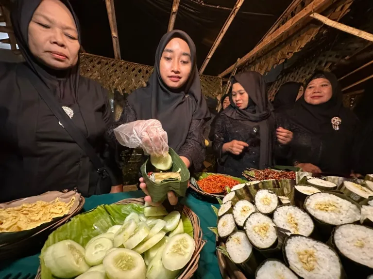 Sego Lemeng dan Kopi Uthek Meriahkan ‘Janda Reni’ Banyuwangi, Yuk Intip Filosofinya!