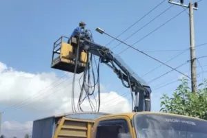 Dapat Laporan Warga LPJU Mati, Dinas PU CKPP Banyuwangi Gerak Cepat Lakukan Penanganan