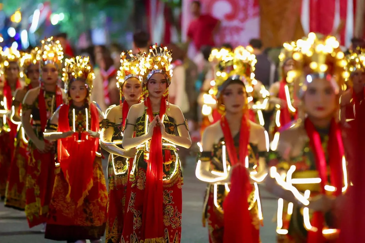 Pawai Lampion Banyuwangi Angkat Kekayaan Budaya Blambangan, Hiasi Malam Kota