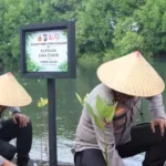 Pulau Santen Jadi Lokasi HKGB ke-74, Bhayangkari Jatim Gelar Bansos dan Tanam Mangrove
