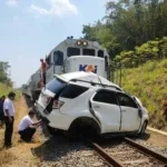KA Ijen Ekspres Tertemper Mobil di Jember, KAI Tegaskan Pentingnya Berhenti di Perlintasan